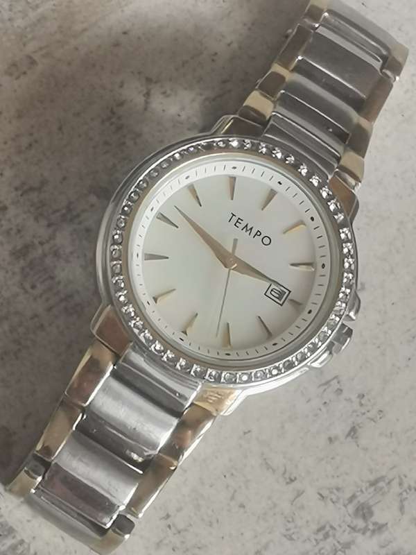 STUNNING AND ELEGANT LADIES GUESS AND TEMPO MOTHER OF PEARL WATCHES IN EXCELLENT WORKING CONDITION