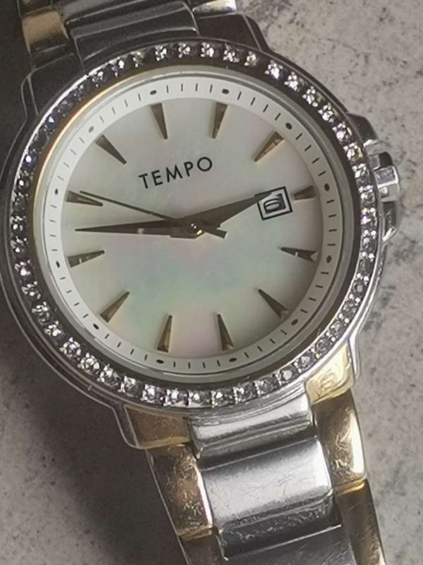 STUNNING AND ELEGANT LADIES GUESS AND TEMPO MOTHER OF PEARL WATCHES IN EXCELLENT WORKING CONDITION