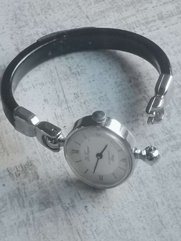 VINTAGE ST. TROPEZ LADIES SWISS WATCH - NEEDS SERVICE OR REPAIRS