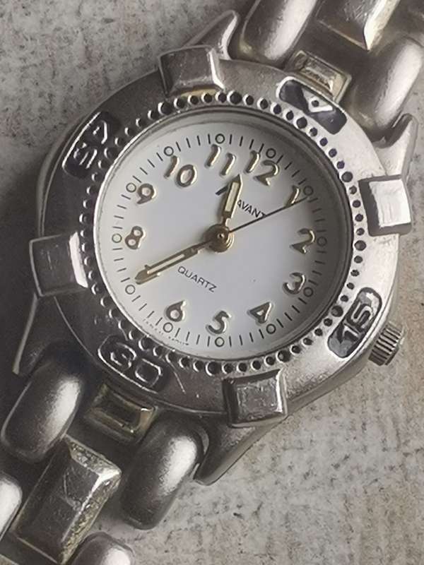 STUNNING AVANT STAINLESS STEEL LADIES WATCH WITH ROTATING BEZEL IN EXCELLENT WORKING CONDITION