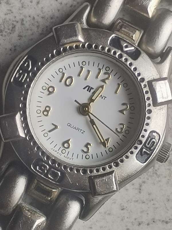 STUNNING AVANT STAINLESS STEEL LADIES WATCH WITH ROTATING BEZEL IN EXCELLENT WORKING CONDITION