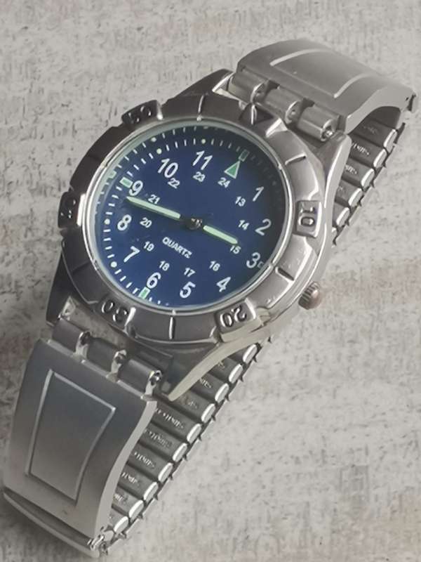 STUNNING MENS ROTATING BEZEL WATCH WITH STAINLESS STEEL SWATCH STRAP IN EXCELLENT WORKING CONDITION