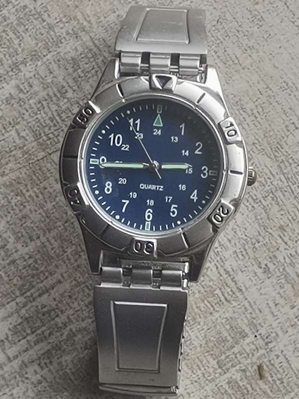 STUNNING MENS ROTATING BEZEL WATCH WITH STAINLESS STEEL SWATCH STRAP IN EXCELLENT WORKING CONDITION