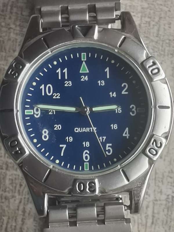 STUNNING MENS ROTATING BEZEL WATCH WITH STAINLESS STEEL SWATCH STRAP IN EXCELLENT WORKING CONDITION