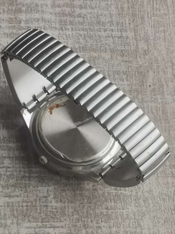 STUNNING MENS ROTATING BEZEL WATCH WITH STAINLESS STEEL SWATCH STRAP IN EXCELLENT WORKING CONDITION