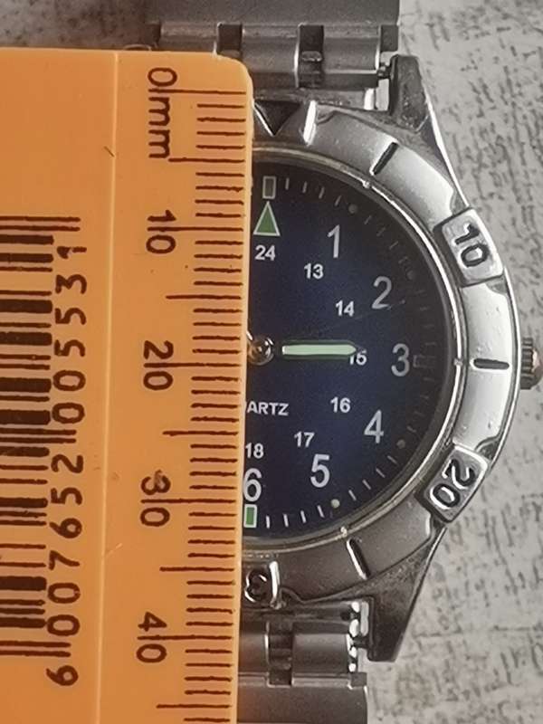 STUNNING MENS ROTATING BEZEL WATCH WITH STAINLESS STEEL SWATCH STRAP IN EXCELLENT WORKING CONDITION