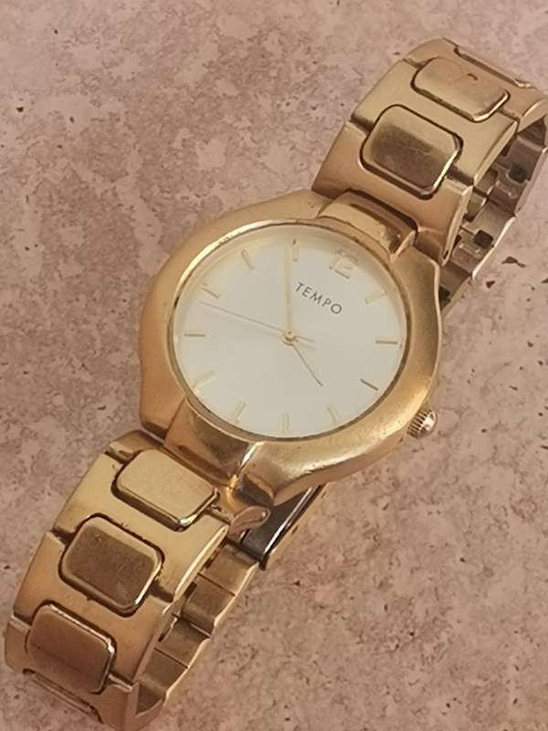 MENS GOLD TEMPO WATCH IN EXCELLENT WORKING CONDITION