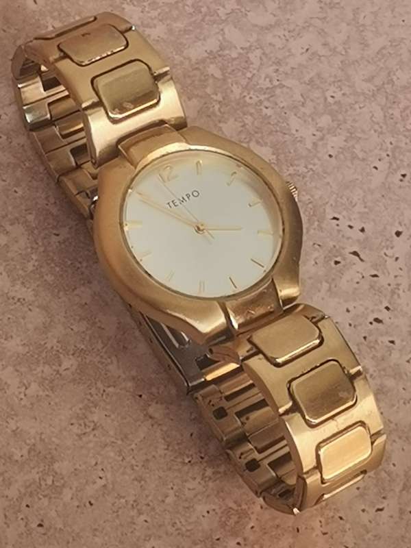 MENS GOLD TEMPO WATCH IN EXCELLENT WORKING CONDITION