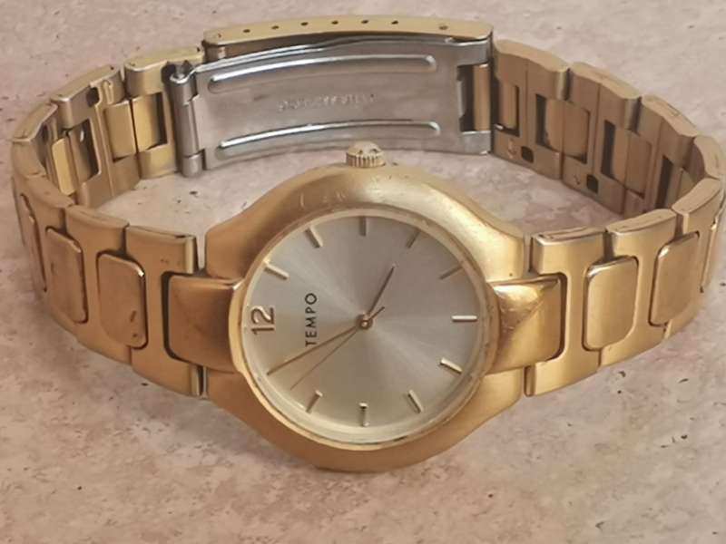 MENS GOLD TEMPO WATCH IN EXCELLENT WORKING CONDITION