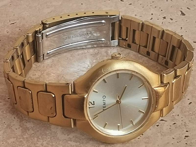 MENS GOLD TEMPO WATCH IN EXCELLENT WORKING CONDITION