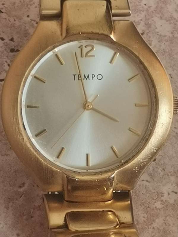 MENS GOLD TEMPO WATCH IN EXCELLENT WORKING CONDITION