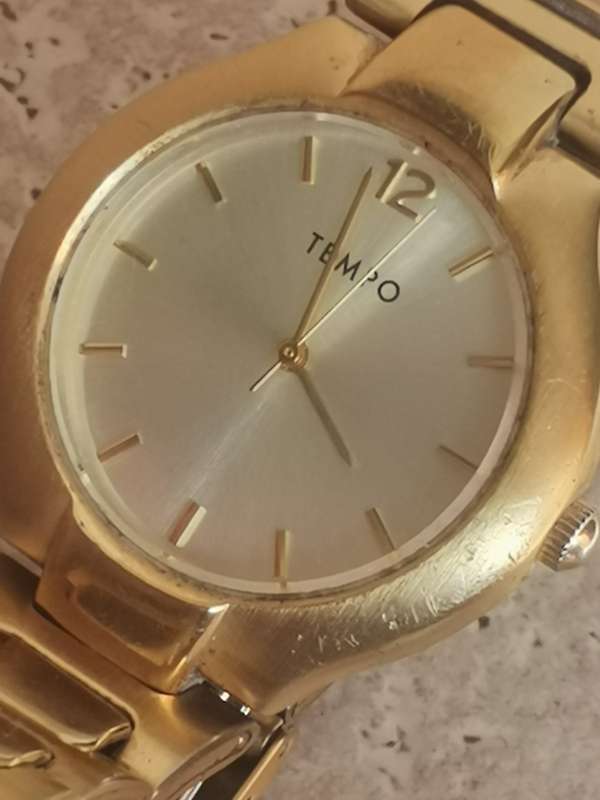 MENS GOLD TEMPO WATCH IN EXCELLENT WORKING CONDITION