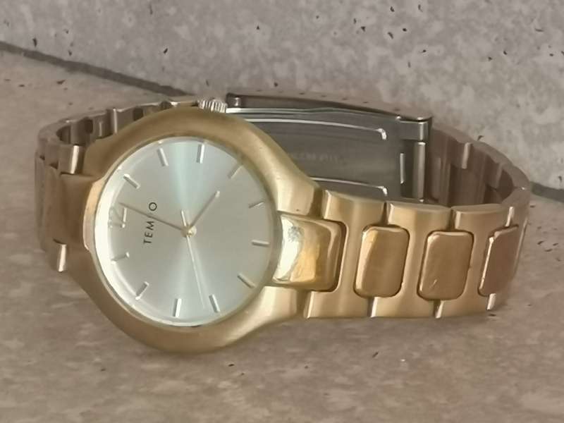 MENS GOLD TEMPO WATCH IN EXCELLENT WORKING CONDITION