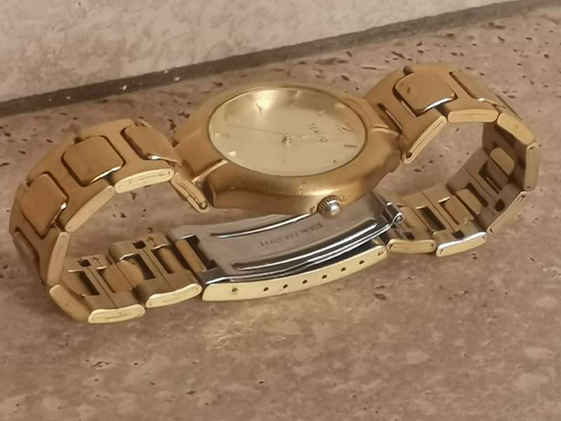 MENS GOLD TEMPO WATCH IN EXCELLENT WORKING CONDITION