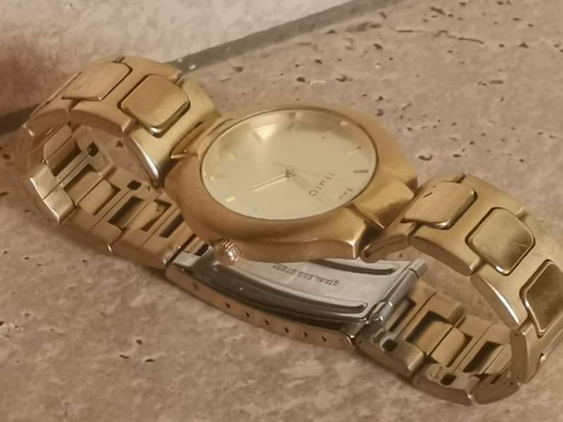 MENS GOLD TEMPO WATCH IN EXCELLENT WORKING CONDITION