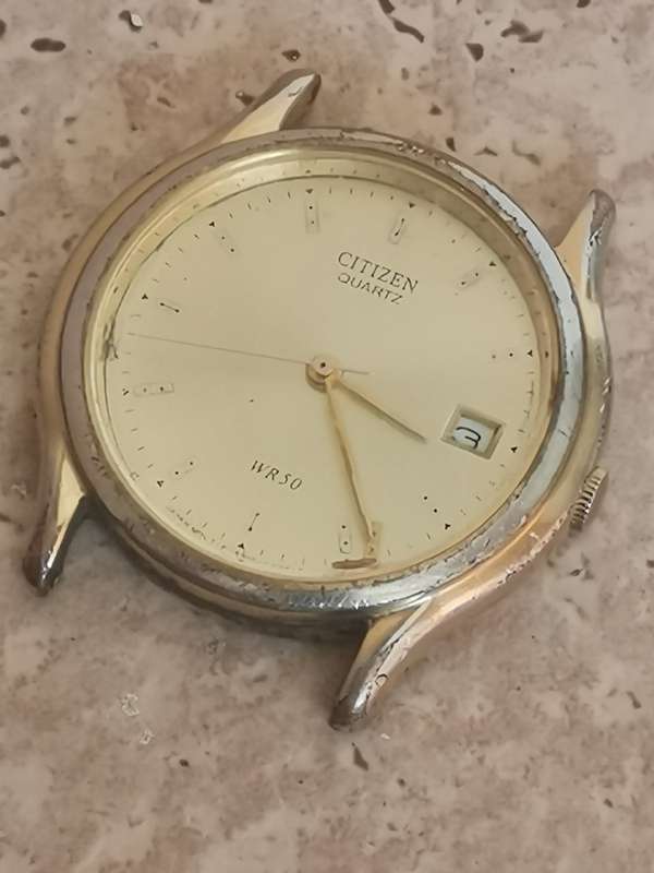 VINTAGE MENS CITIZEN WATCH - RUNS AND STOPS PROBABLY NEEDS A SERVICE