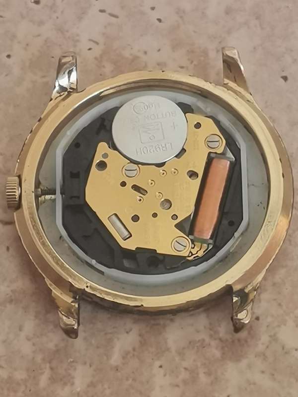 VINTAGE MENS CITIZEN WATCH - RUNS AND STOPS PROBABLY NEEDS A SERVICE
