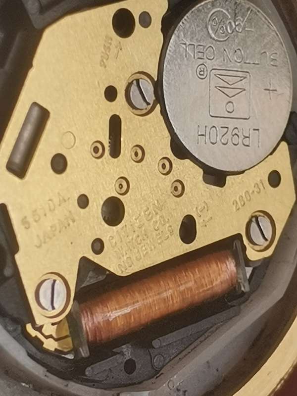 VINTAGE MENS CITIZEN WATCH - RUNS AND STOPS PROBABLY NEEDS A SERVICE