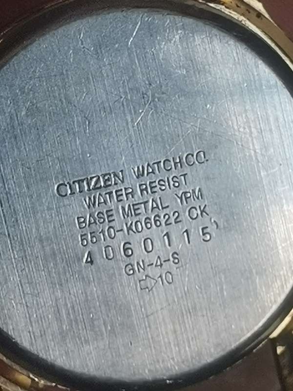 VINTAGE MENS CITIZEN WATCH - RUNS AND STOPS PROBABLY NEEDS A SERVICE