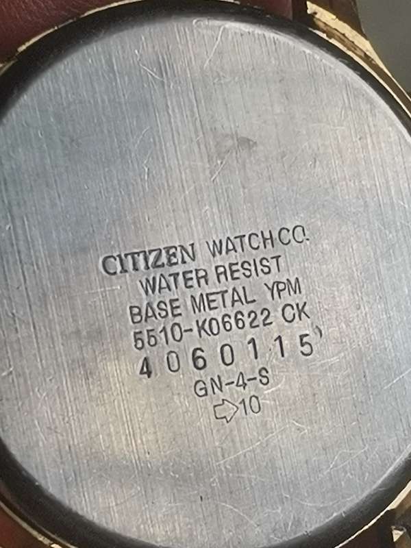 VINTAGE MENS CITIZEN WATCH - RUNS AND STOPS PROBABLY NEEDS A SERVICE