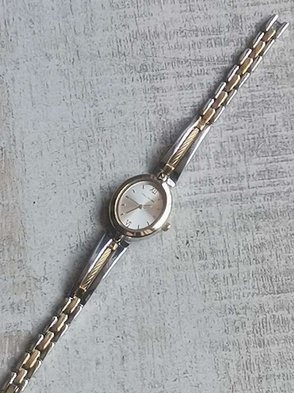 STUNNING LADIES HALLMARK 2 TONE WATCH IN EXCELLENT WORKING CONDITION