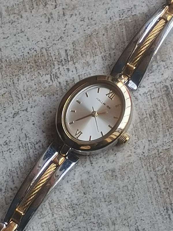 STUNNING LADIES HALLMARK 2 TONE WATCH IN EXCELLENT WORKING CONDITION