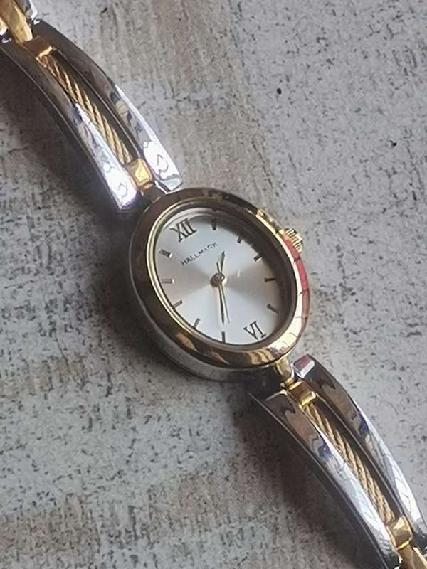 STUNNING LADIES HALLMARK 2 TONE WATCH IN EXCELLENT WORKING CONDITION