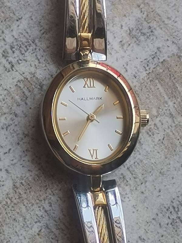 STUNNING LADIES HALLMARK 2 TONE WATCH IN EXCELLENT WORKING CONDITION