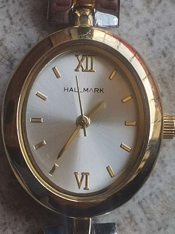 STUNNING LADIES HALLMARK 2 TONE WATCH IN EXCELLENT WORKING CONDITION
