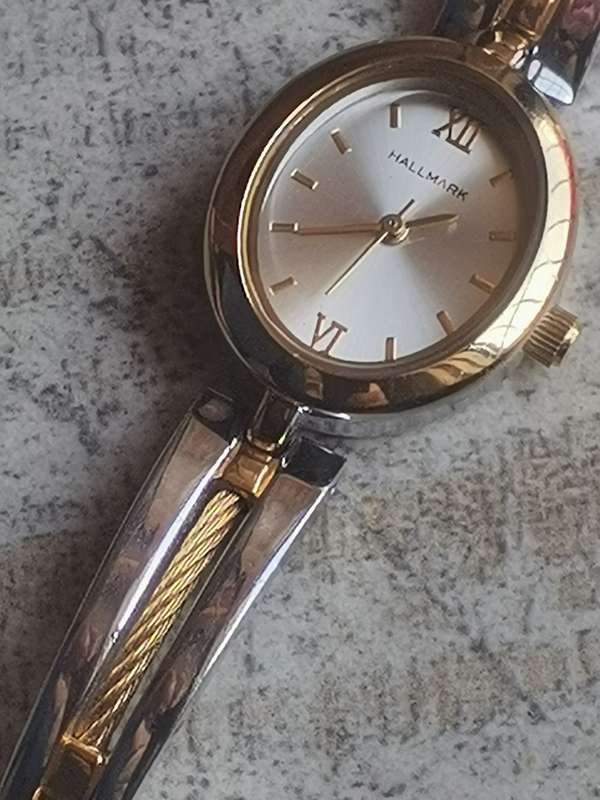 STUNNING LADIES HALLMARK 2 TONE WATCH IN EXCELLENT WORKING CONDITION