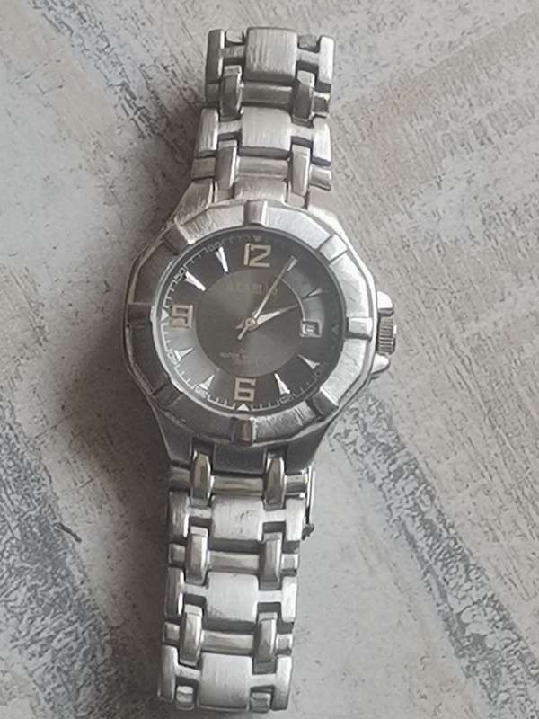 MENS ARAMIS STAINLESS STEEL WATCH IN EXCELLENT WORKING CONDITION