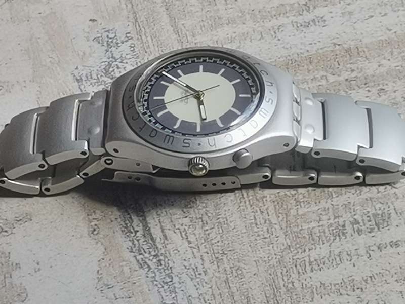 MENS SWATCH SWISS MADE WATCH IN EXCELLENT WORKING CONDITION
