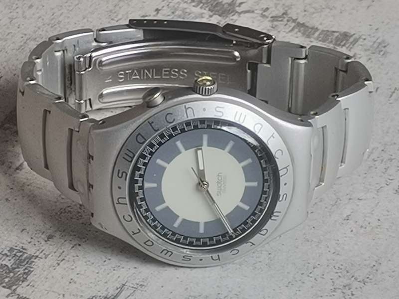 MENS SWATCH SWISS MADE WATCH IN EXCELLENT WORKING CONDITION