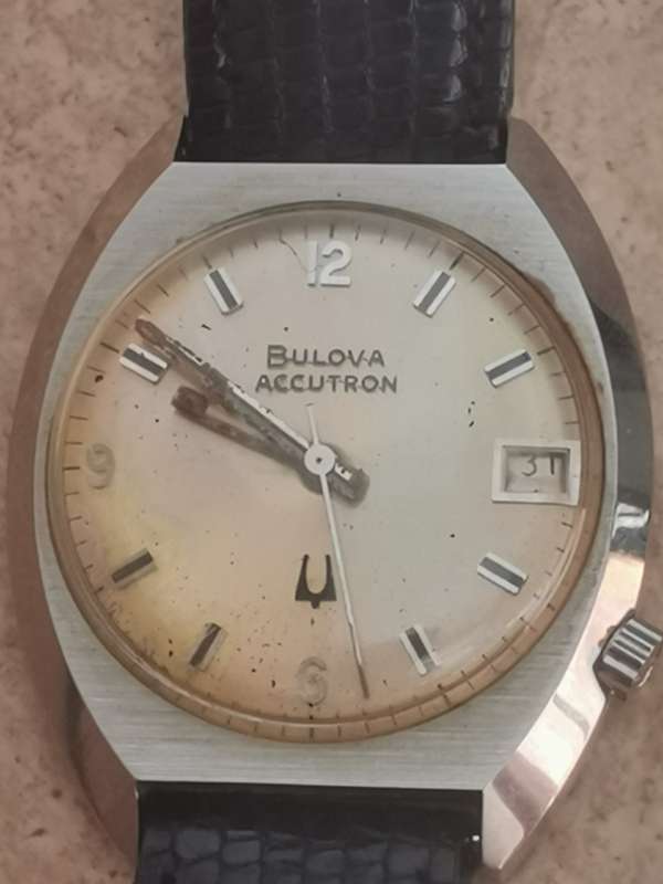 MENS VINTAGE BULOVA ACCUTRON QUARTZ WATCH - UNTESTED SELLING AS IS