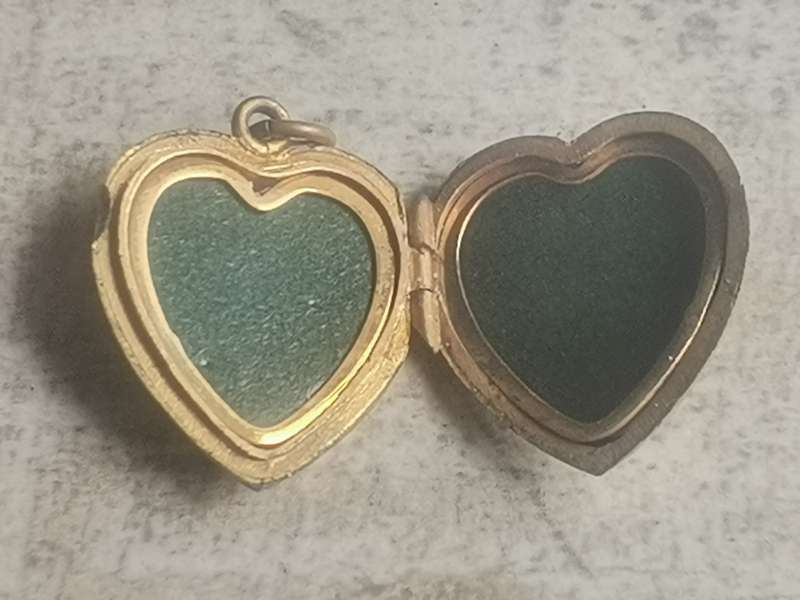 STUNNING VINTAGE HEART SHAPED ROLLED GOLD PENDANT IN EXCELLENT ORIGINAL CONDITION