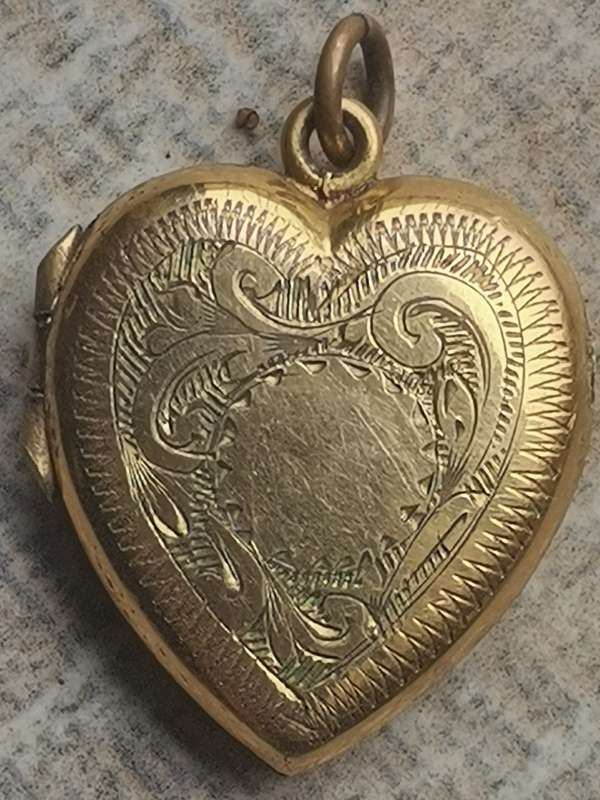 STUNNING VINTAGE HEART SHAPED ROLLED GOLD PENDANT IN EXCELLENT ORIGINAL CONDITION