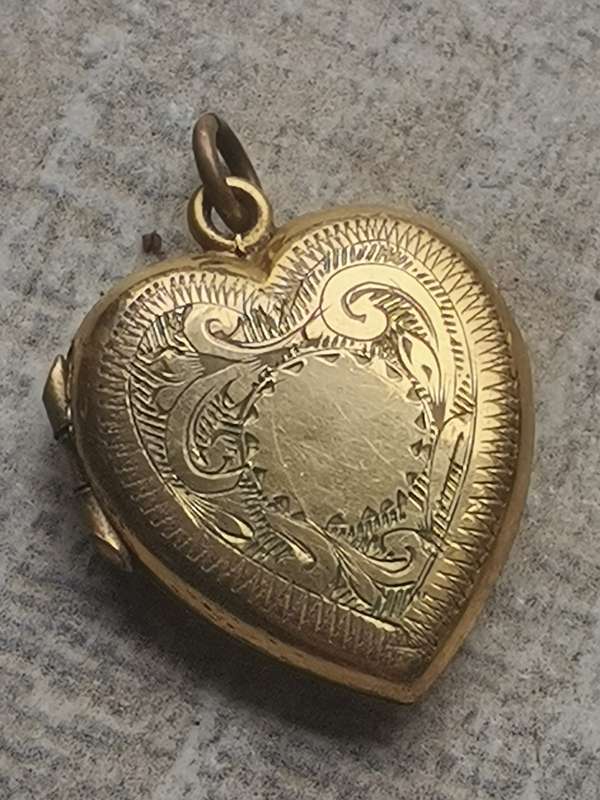 STUNNING VINTAGE HEART SHAPED ROLLED GOLD PENDANT IN EXCELLENT ORIGINAL CONDITION