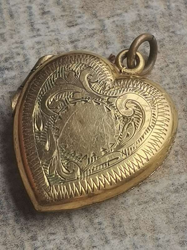 STUNNING VINTAGE HEART SHAPED ROLLED GOLD PENDANT IN EXCELLENT ORIGINAL CONDITION