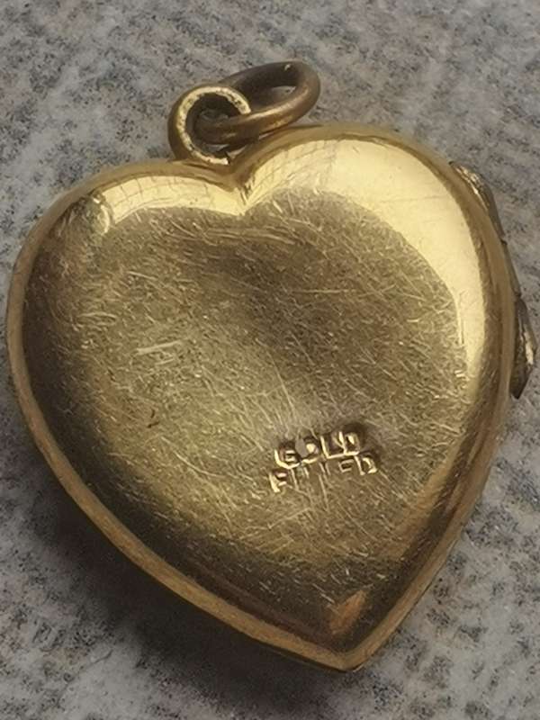 STUNNING VINTAGE HEART SHAPED ROLLED GOLD PENDANT IN EXCELLENT ORIGINAL CONDITION