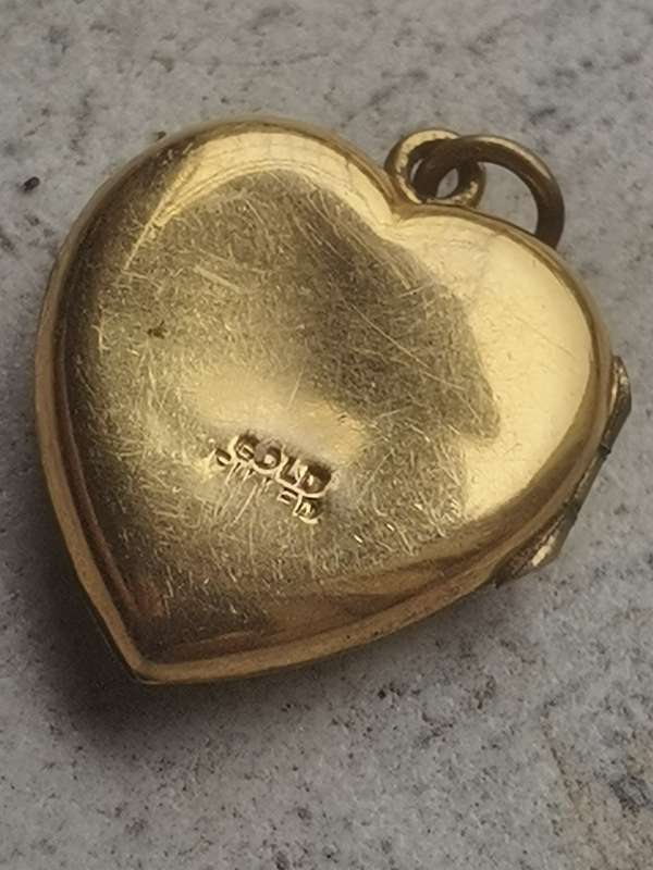 STUNNING VINTAGE HEART SHAPED ROLLED GOLD PENDANT IN EXCELLENT ORIGINAL CONDITION