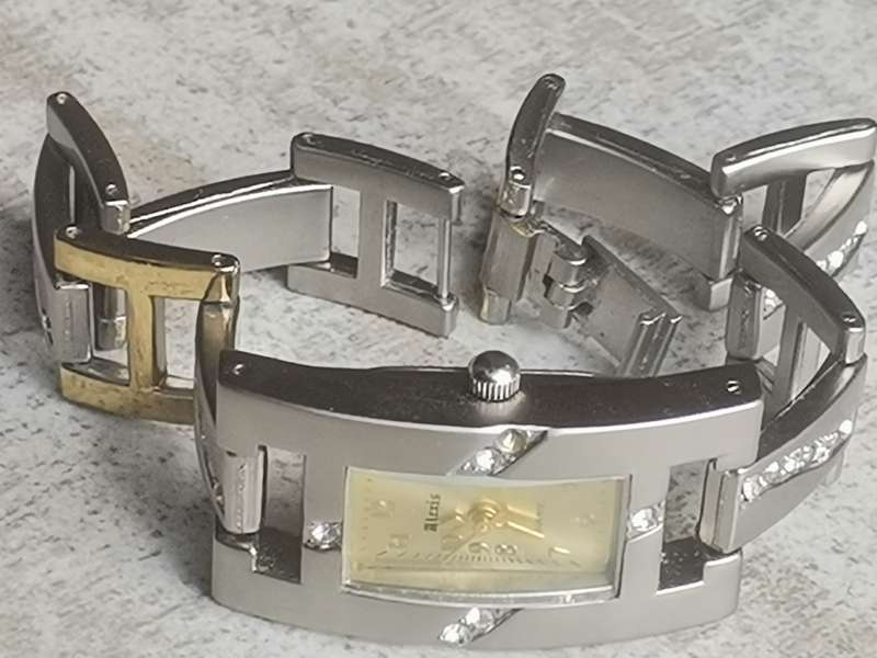 STYLISH ALEXIS LADIES WATCH IN EXCELLENT WORKING CONDITION