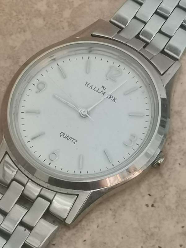 MENS STAINLESS STEEL HALLMARK WATCH IN EXCELLENT WORKING CONDITION