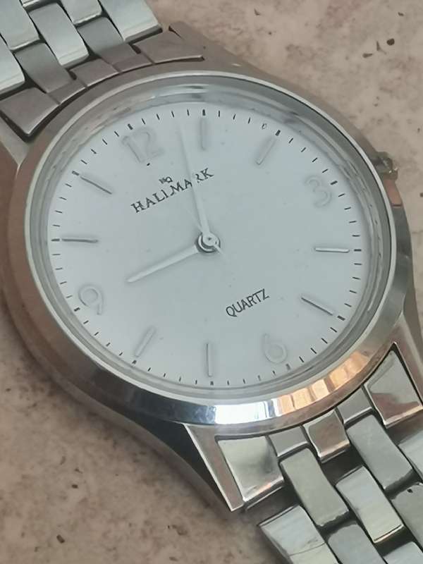 MENS STAINLESS STEEL HALLMARK WATCH IN EXCELLENT WORKING CONDITION