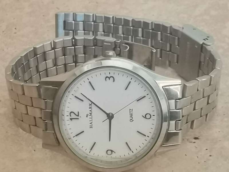MENS STAINLESS STEEL HALLMARK WATCH IN EXCELLENT WORKING CONDITION