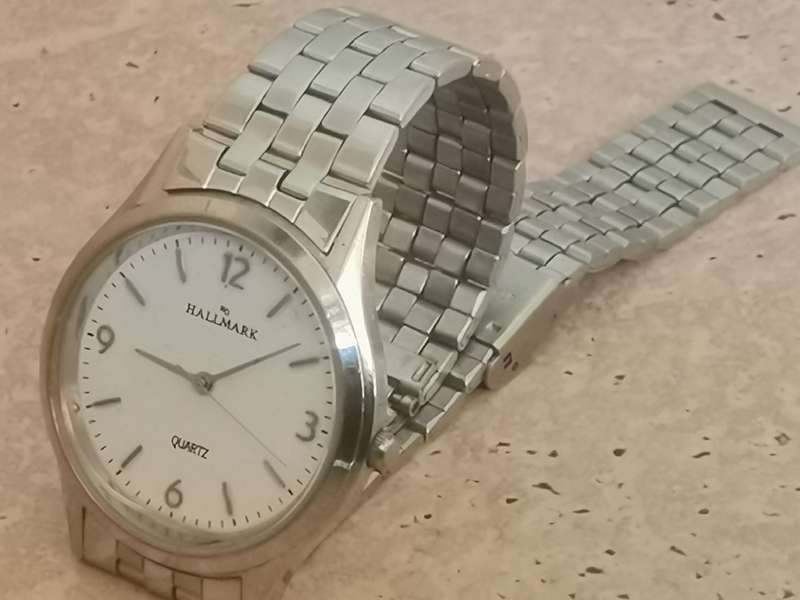 MENS STAINLESS STEEL HALLMARK WATCH IN EXCELLENT WORKING CONDITION