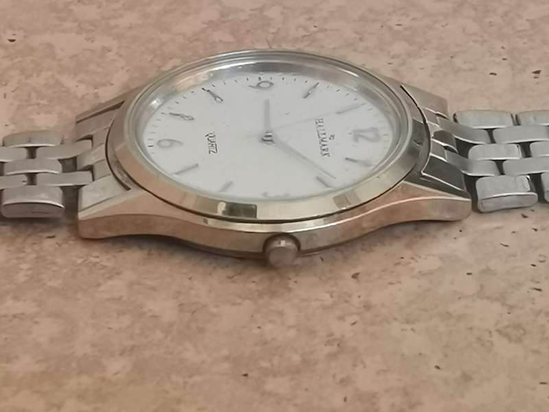 MENS STAINLESS STEEL HALLMARK WATCH IN EXCELLENT WORKING CONDITION