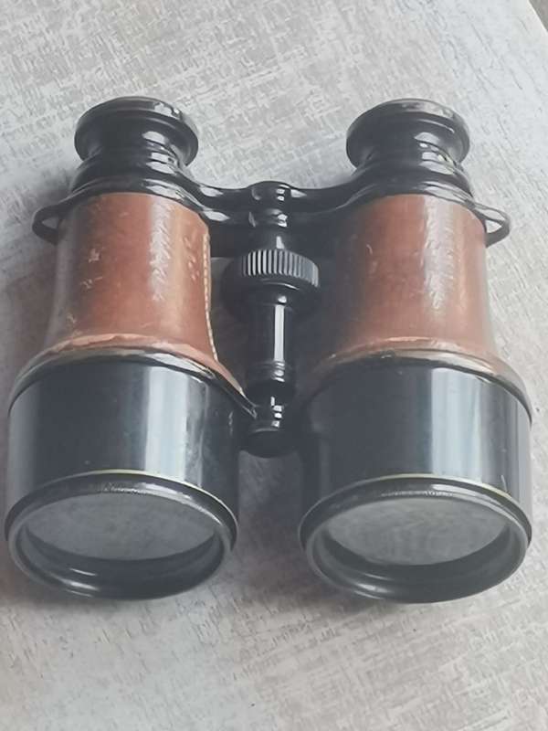 VINTAGE DEROY & FORESTIER PARIS WWI BINOCULARS IN GOOD WORKING CONDITION