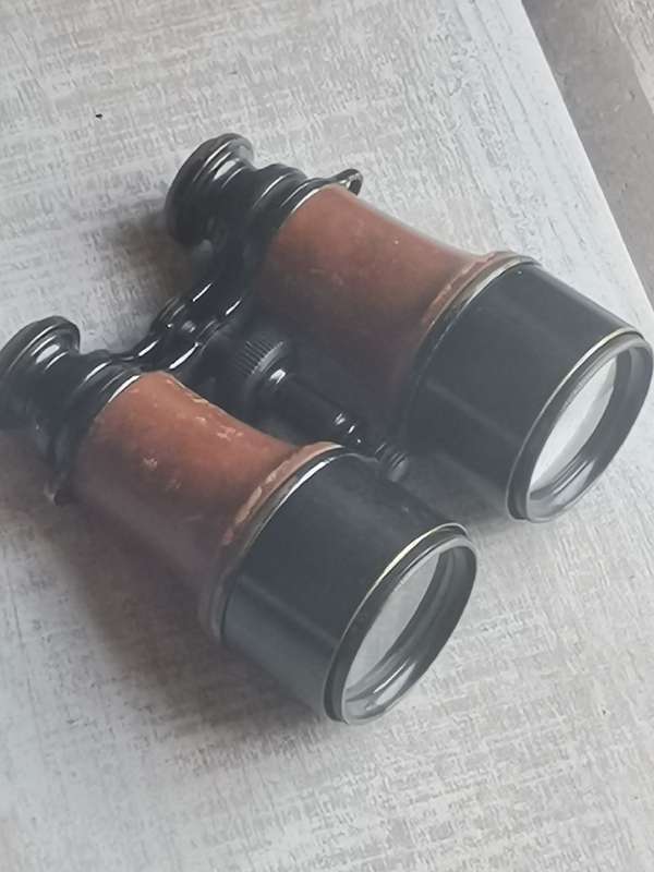 VINTAGE DEROY & FORESTIER PARIS WWI BINOCULARS IN GOOD WORKING CONDITION