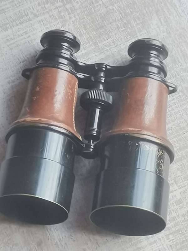 VINTAGE DEROY & FORESTIER PARIS WWI BINOCULARS IN GOOD WORKING CONDITION