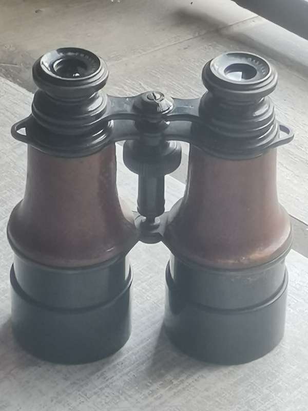 VINTAGE DEROY & FORESTIER PARIS WWI BINOCULARS IN GOOD WORKING CONDITION